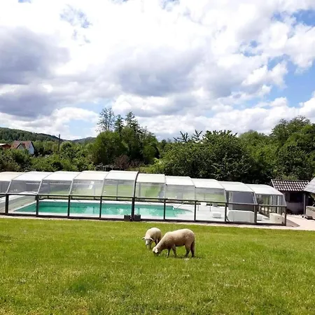 Les Papillons Apartment *